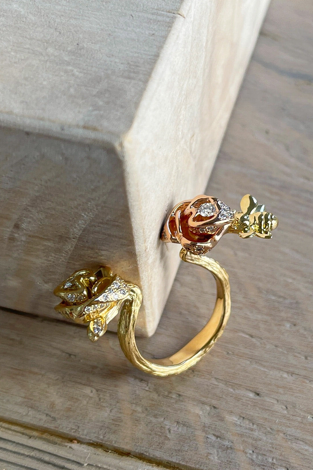 Wonderland Mimi Rose & Bee In-Between Ring